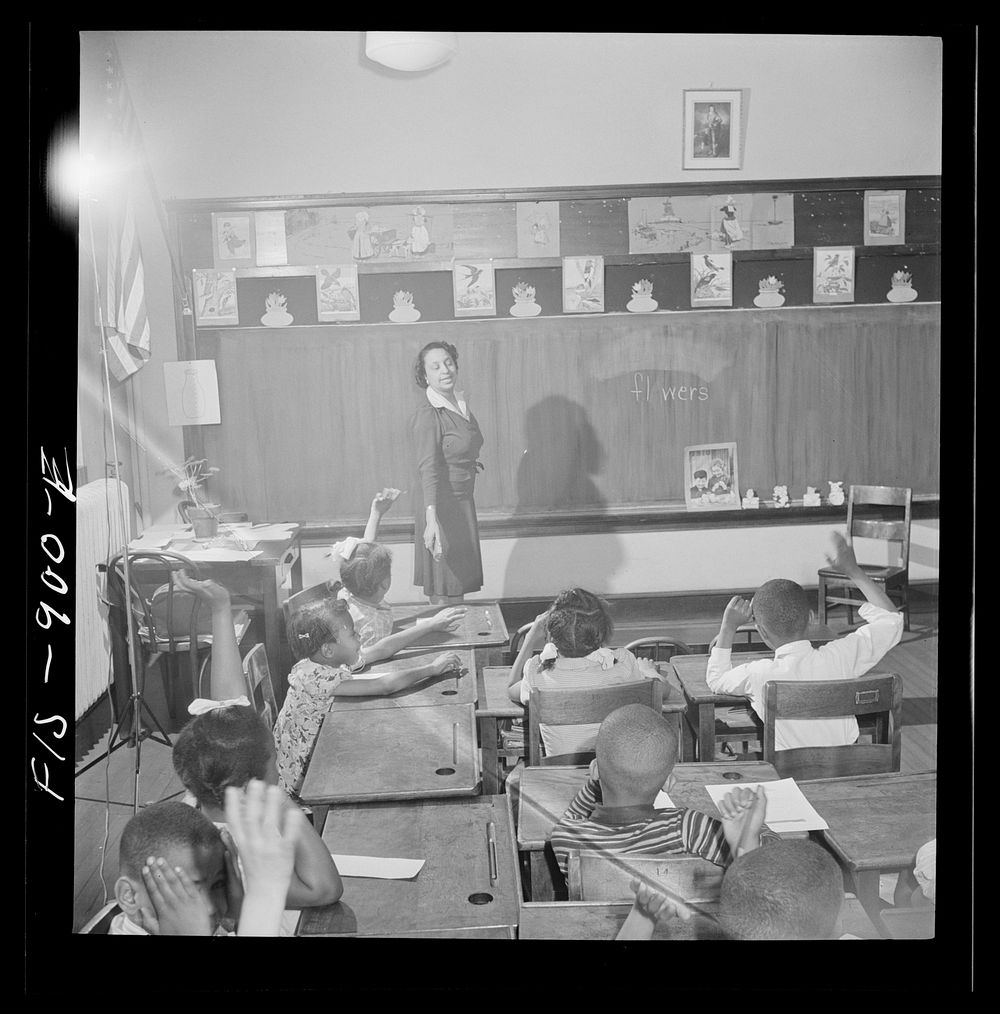 [Untitled photo, possibly related to: Washington, D.C. Class in a  elementary school]. Sourced from the Library of Congress.