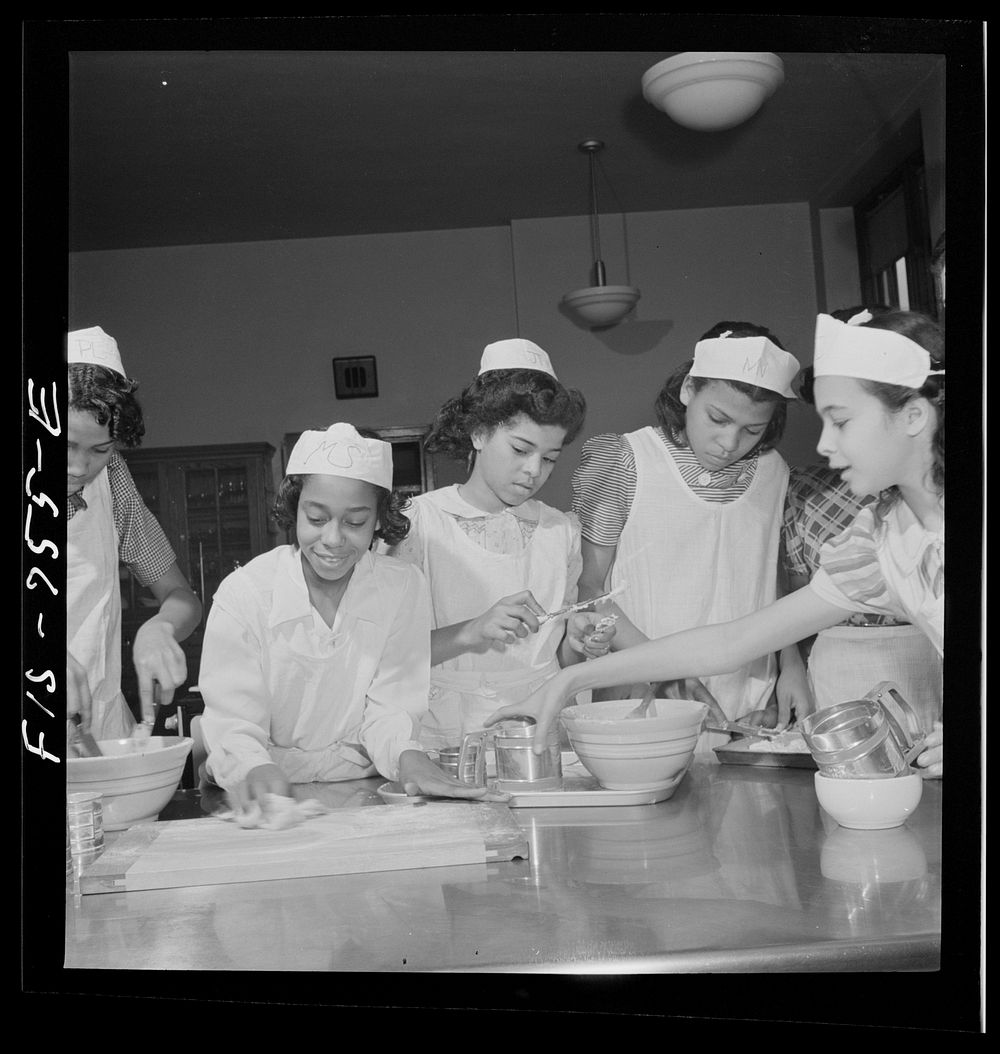 Washington, D.C. Cooking class at the Banneker Junior High School. Sourced from the Library of Congress.