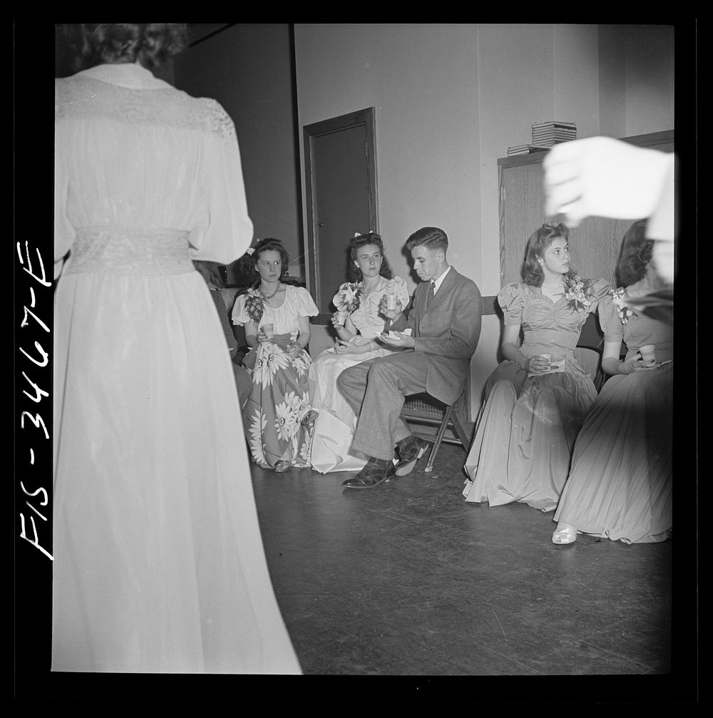 [Untitled photo, possibly related to: Greenbelt, Maryland. Federal housing project. Intermission at the senior prom].…
