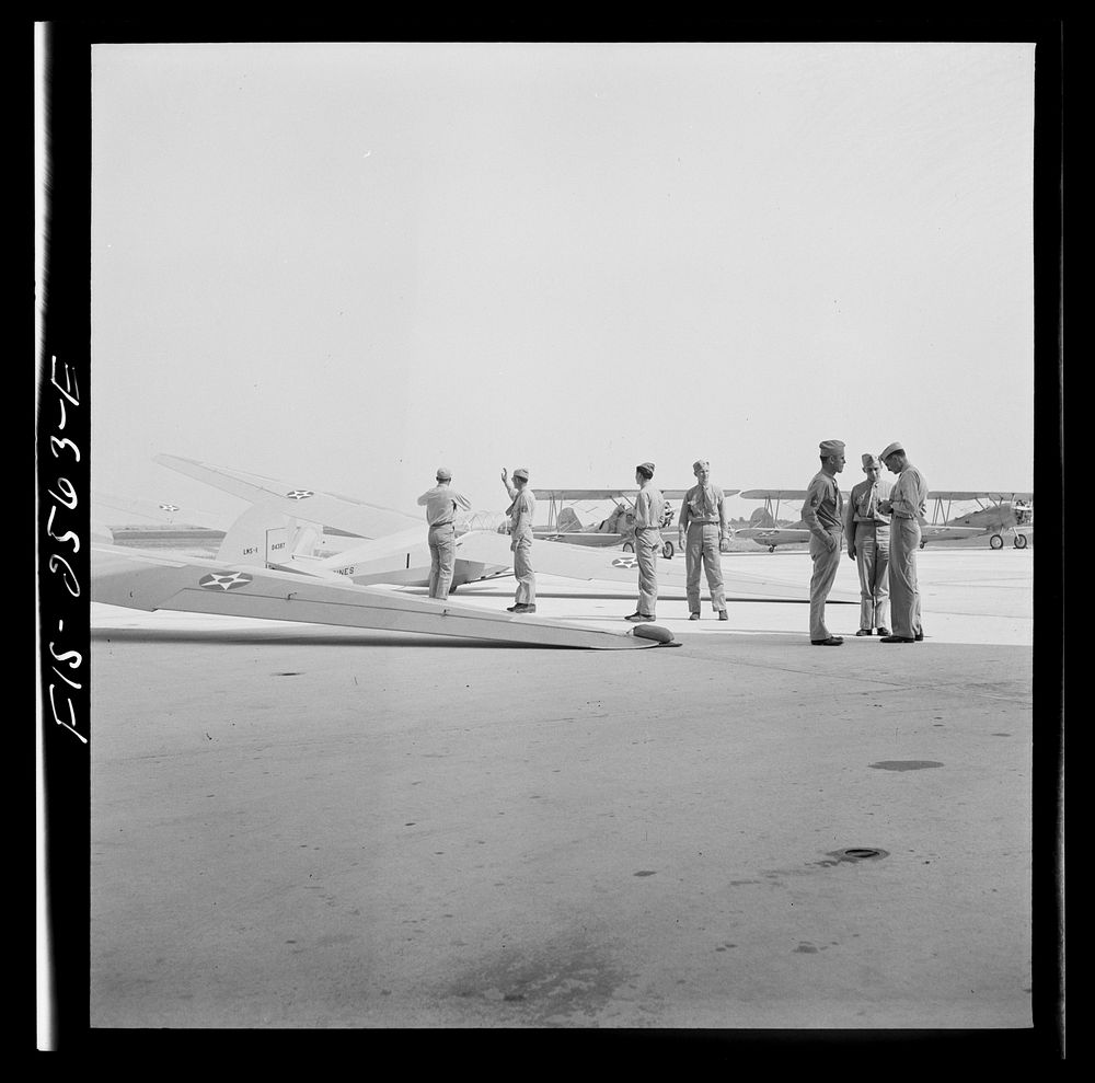 Parris Island, South Carolina. Students ready for flight in glider planes. Sourced from the Library of Congress.