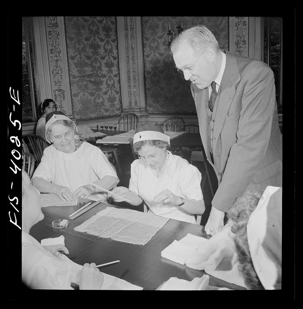 [Untitled photo, possibly related to: Washington D.C. Mr. Lund, who is the head of the District Red Cross, dropped in at the…