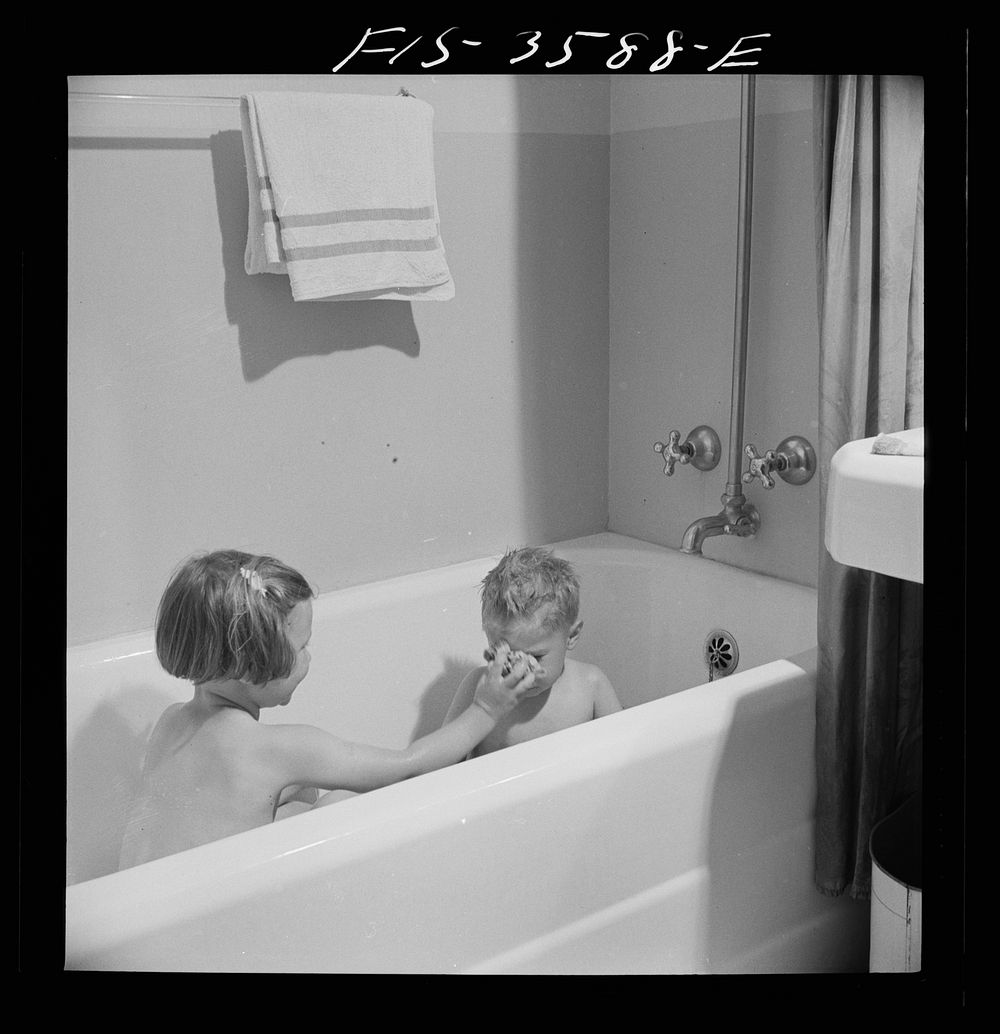 [Untitled photo, possibly related to: Greenbelt, Maryland. Ann and Pierce (three years old) Atkins taking a bath together].…