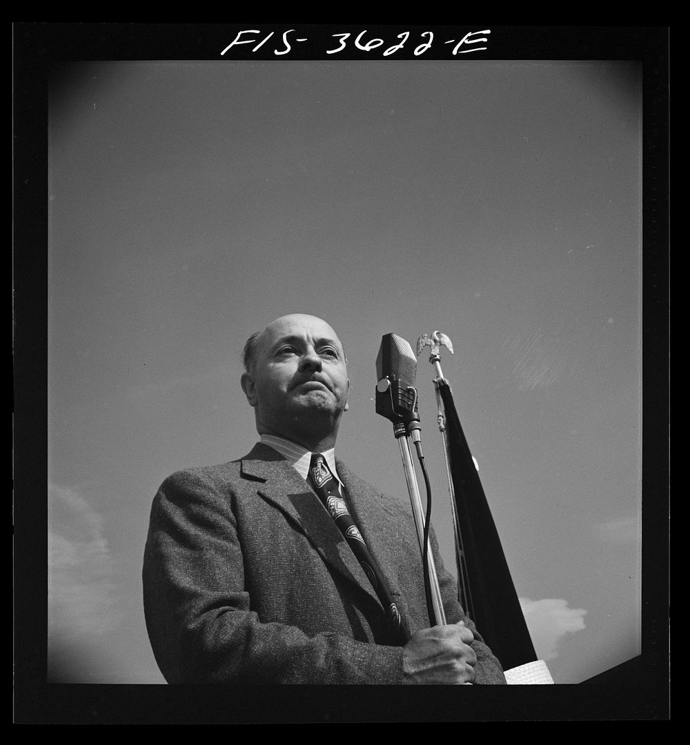 [Untitled photo, possibly related to: Greenbelt, Maryland. Roy Braden, manager of Greenbelt, giving a Memorial Day speech].…