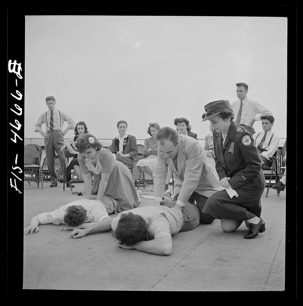 Washington, D.C. First aid class held daily by the Red Cross aboard a Potomac riverboat which carries workers to Port…
