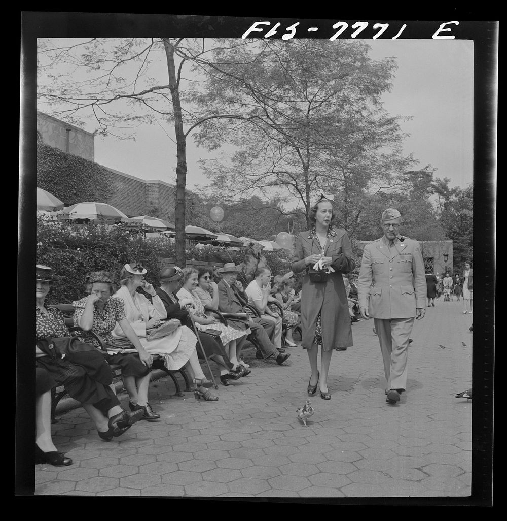 New York, New York. Outside the Central Park restaurant on Sunday. Sourced from the Library of Congress.