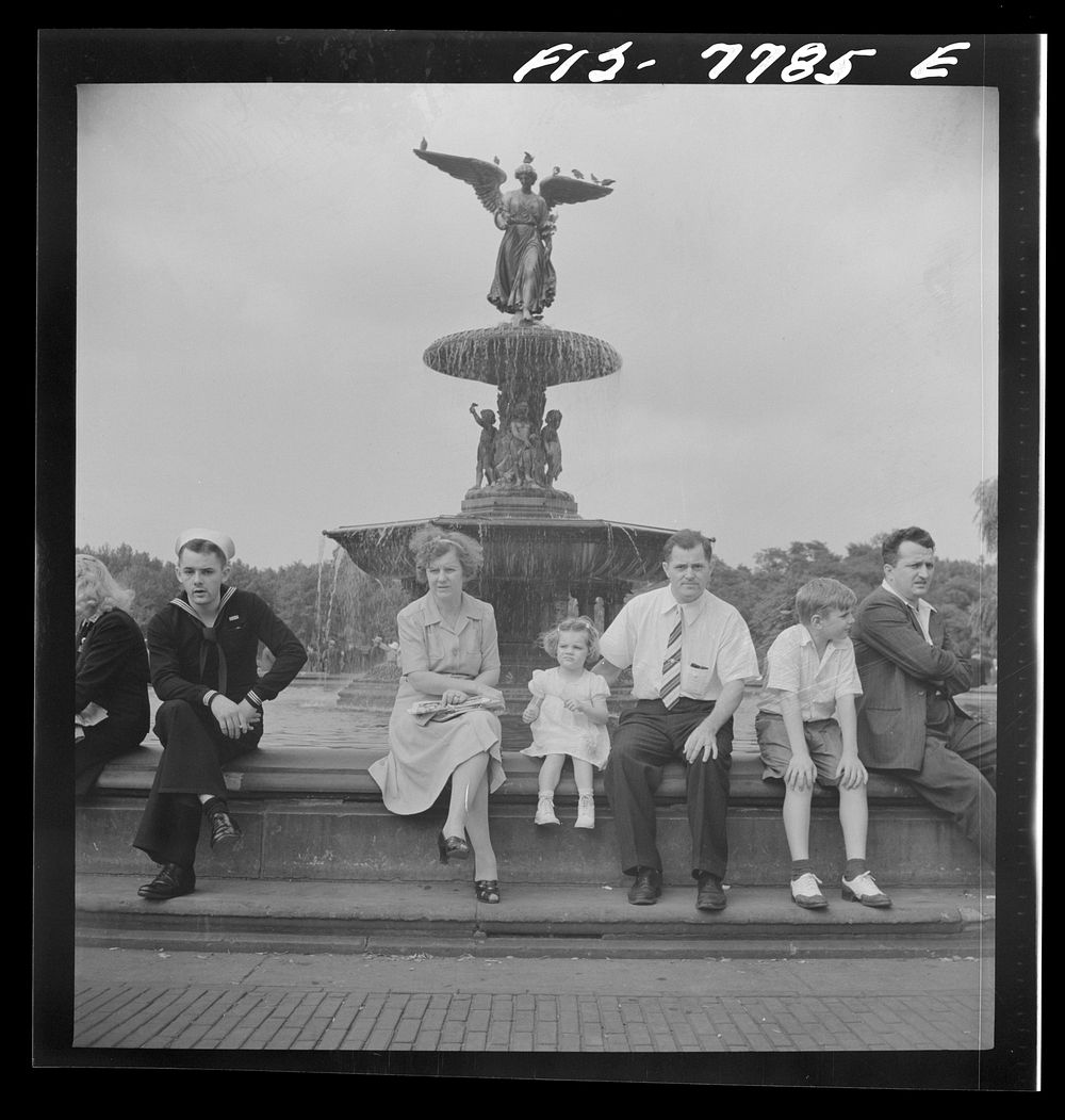 New York, New York. Fountain on the mall in Central Park on Sunday. Sourced from the Library of Congress.