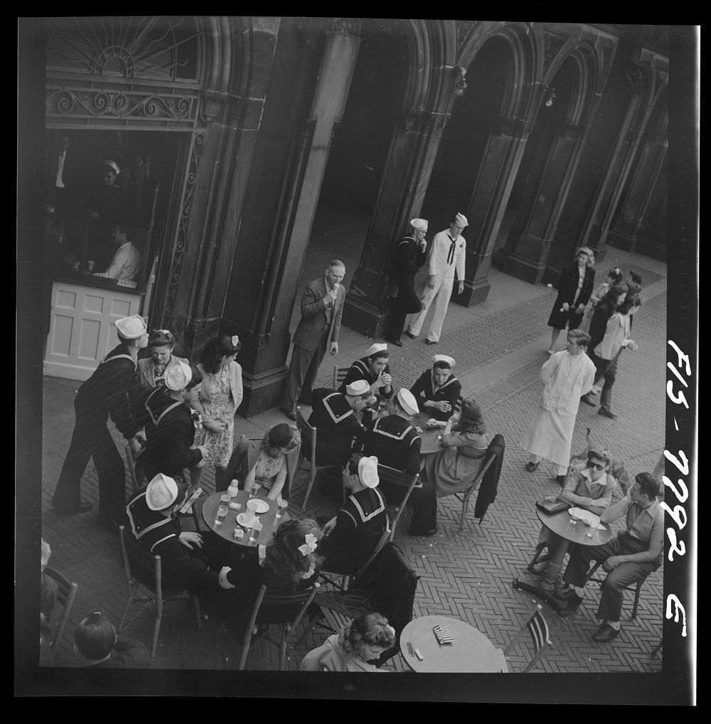 New York, New York. The mall restaurant in Central Park on Sunday. Sourced from the Library of Congress.