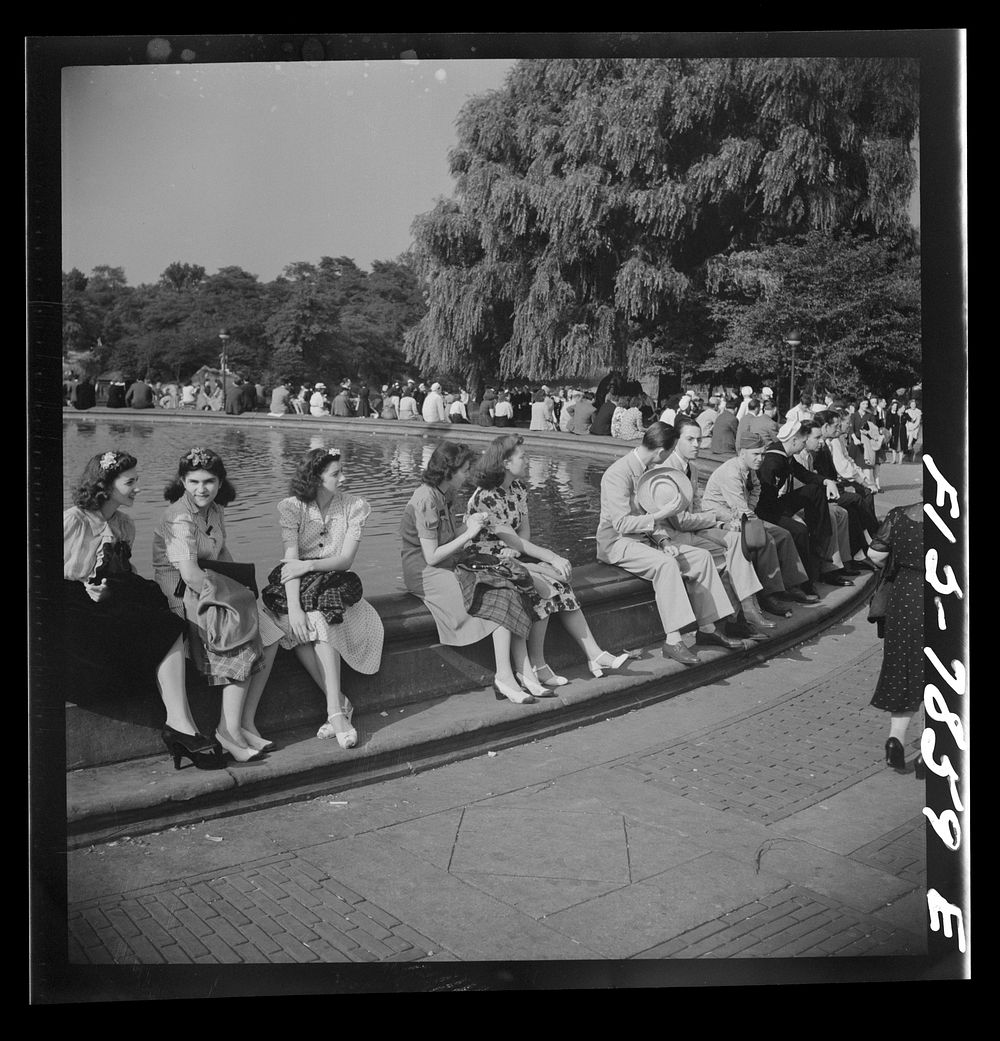 New York, New York. Mall fountain in Central Park on Sunday. Sourced from the Library of Congress.