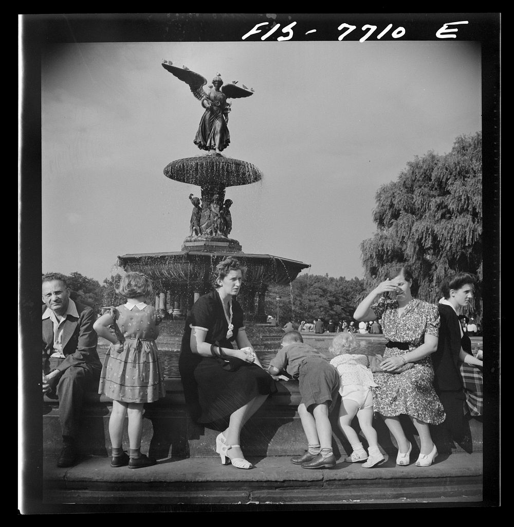 New York, New York. Fountain at the mall in Central Park on Sunday. Sourced from the Library of Congress.