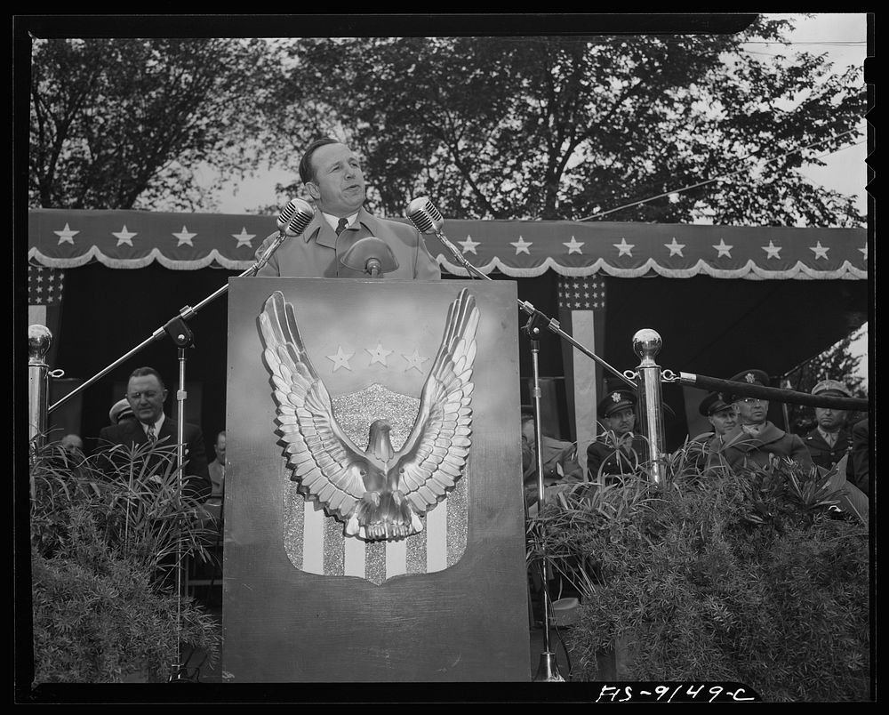 [Untitled photo, possibly related to: Detroit (vicinity), Michigan. Ceremonies at the presentation of the Army and Navy E…