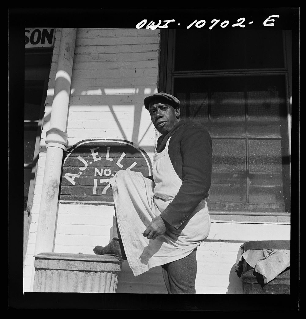 Washington, D.C. Dock worker. Sourced from the Library of Congress.