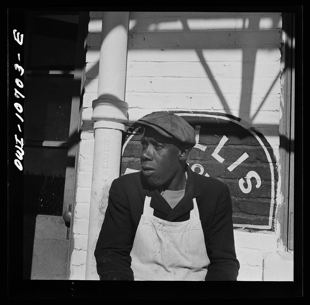 Washington, D.C. Dock worker. Sourced from the Library of Congress.
