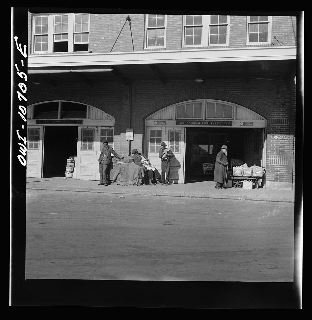Washington, D.C. Waterfront fruit market. Sourced from the Library of Congress.