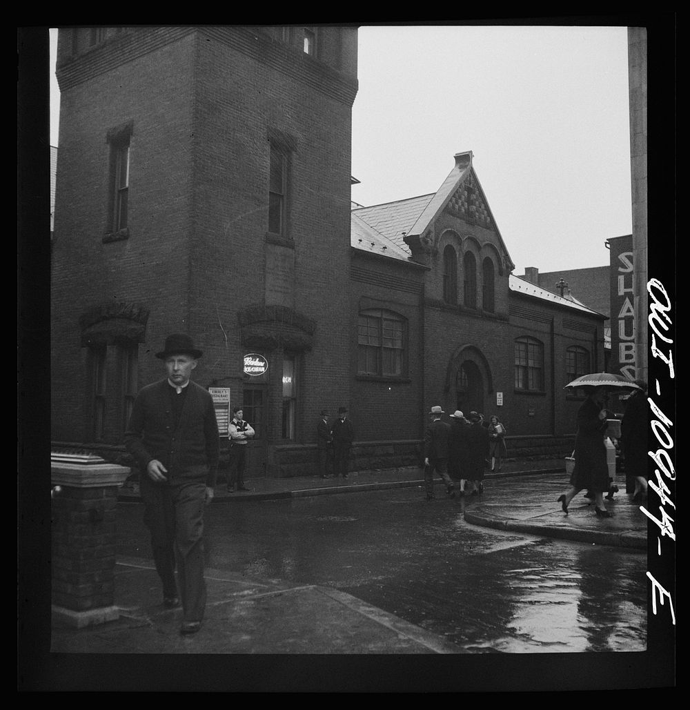 [Untitled photo, possibly related to: Lancaster, Pennsylvania. Central market]. Sourced from the Library of Congress.