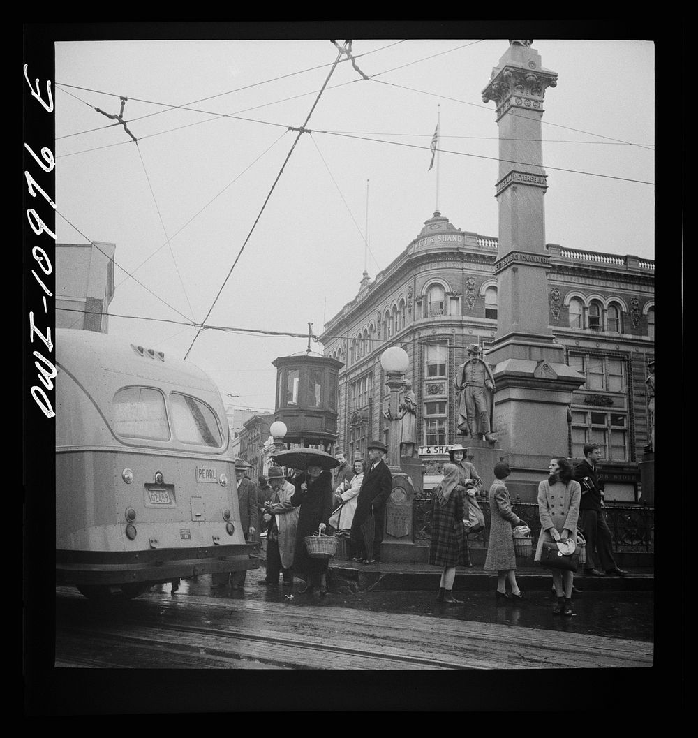 Lancaster, Pennsylvania. Waiting for buses on a rainy market day. Sourced from the Library of Congress.