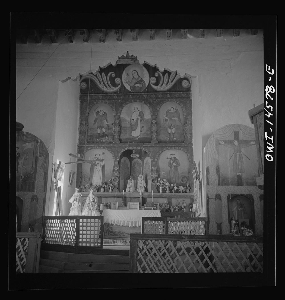 Trampas, New Mexico. Main altar in a church which was built in 1700 and is the best-preserved colonial mission in the…