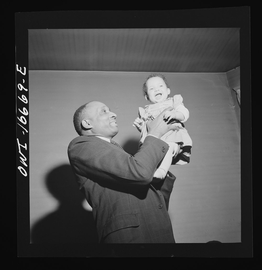 Detroit, Michigan.  father and child. Sourced from the Library of Congress.