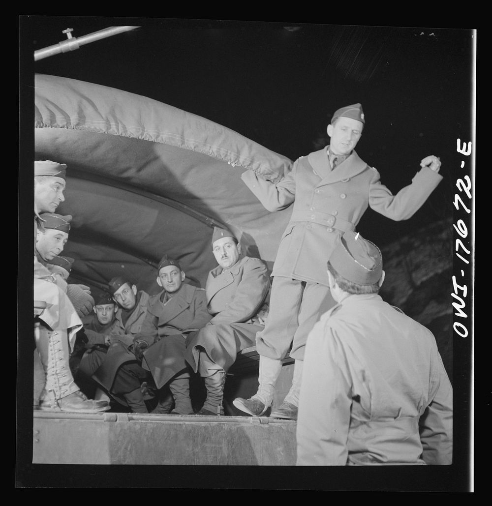 Carlisle, Pennsylvania. U.S. Army medical field service school. Commanding officer giving instructions to a doctor who is…