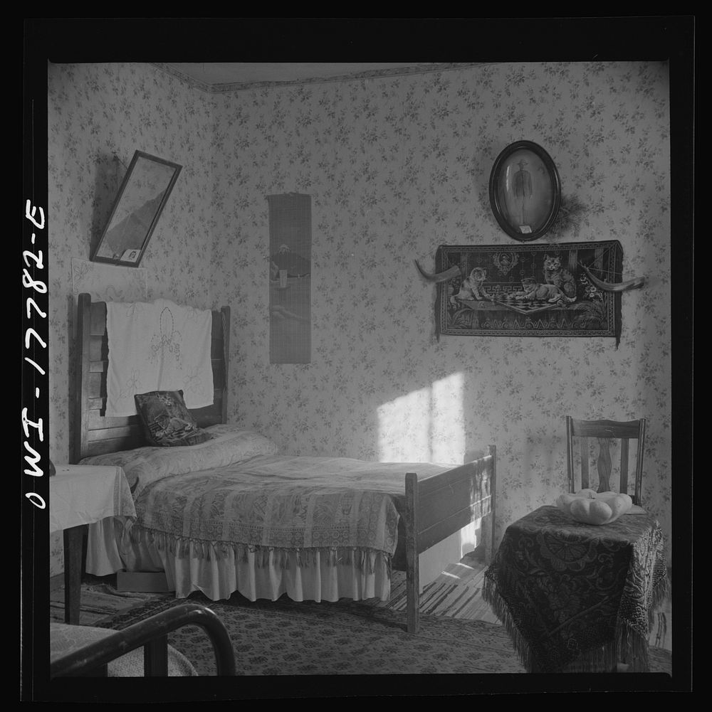 Trampas, New Mexico. Bedroom in the house of Juan Lopez, the majordomo (mayor). Sourced from the Library of Congress.