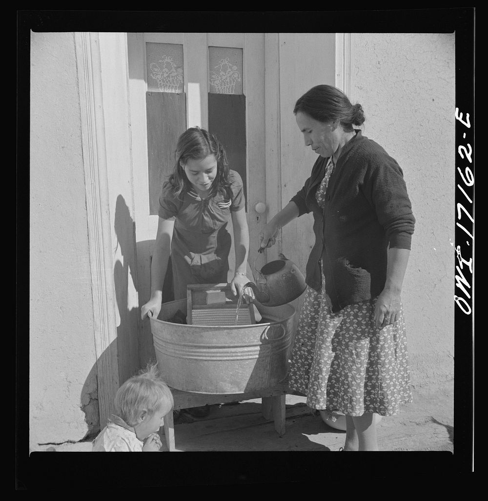 Trampas. New Mexico. The wife and daughter of Juan Lopez, the majordomo (mayor), doing the family washing. Water is…
