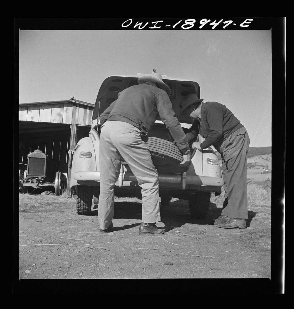 Moreno Valley, Colfax County, New Mexico. George Turner changes a tire. Sourced from the Library of Congress.