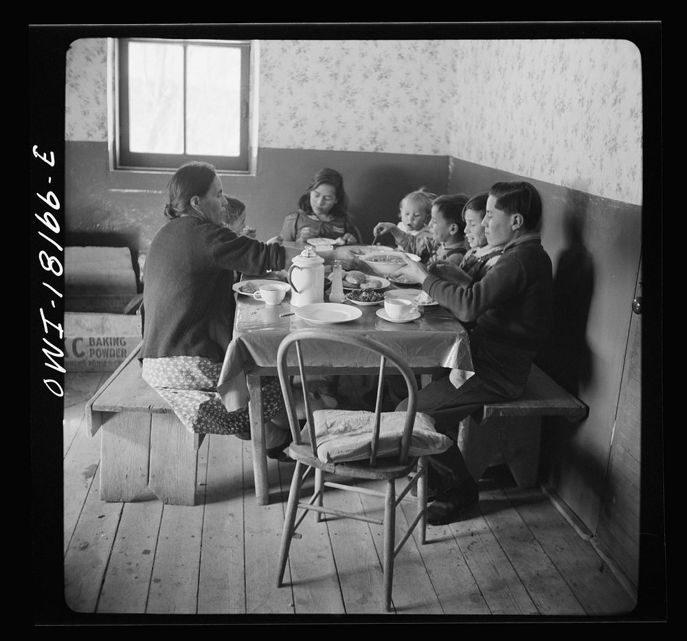 Trampas, New Mexico. Noon day meal at the home of Juan Lopez, majordomo (mayor). Sourced from the Library of Congress.