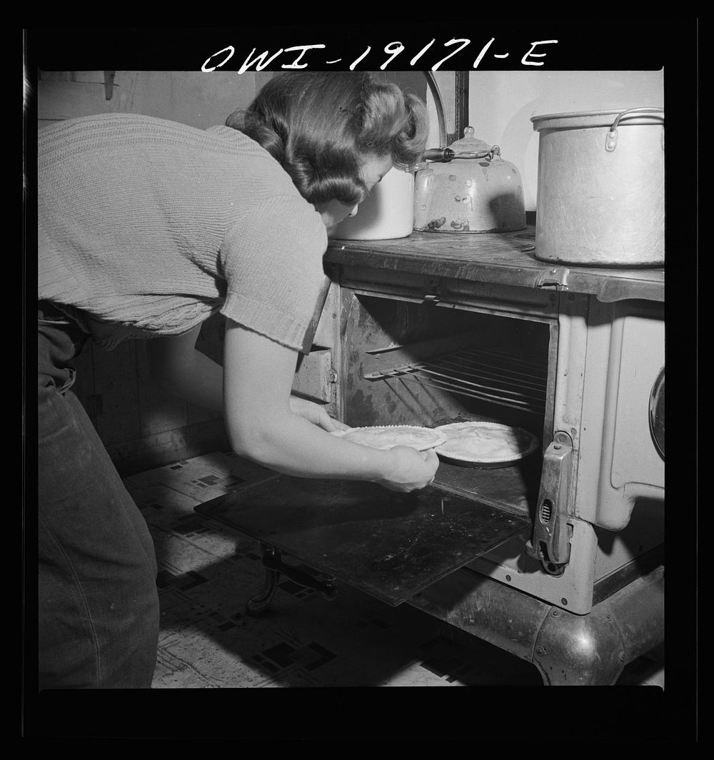 Moreno Valley, Colfax County, New Mexico. Mary Mutz baking an apple pie on the ranch. Sourced from the Library of Congress.