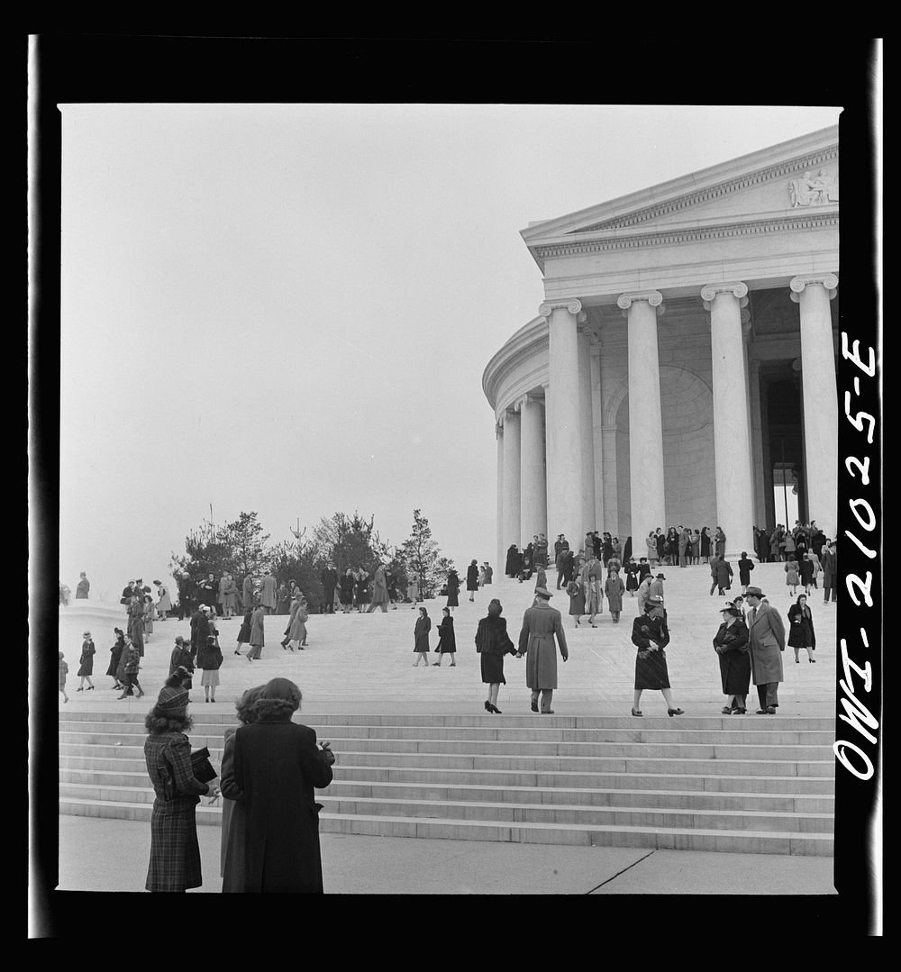 [Untitled photo, possibly related to: Washington, D.C. Jefferson Memorial]. Sourced from the Library of Congress.