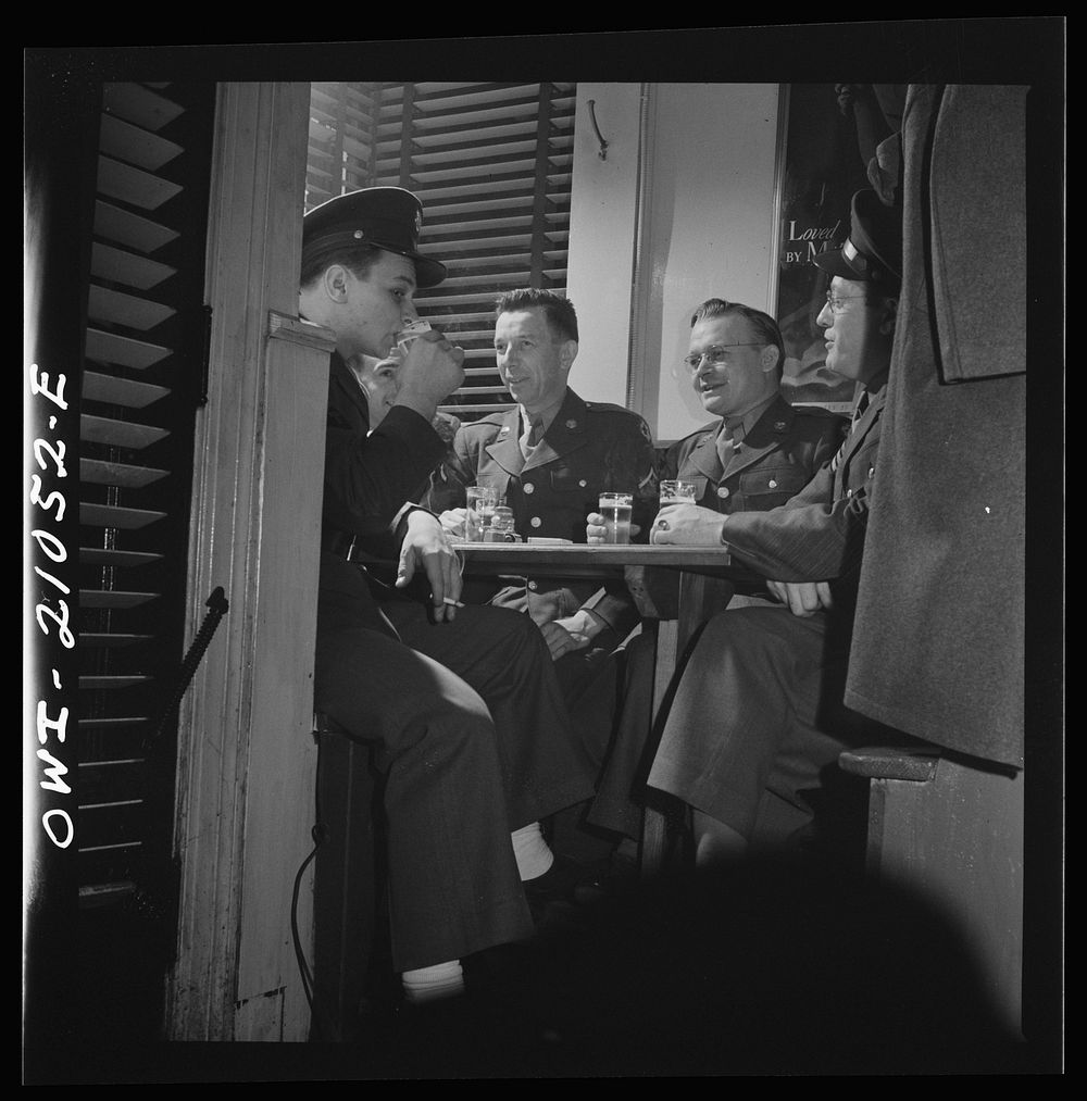 Washington, D.C. Soldiers from Walter Reed hospital drinking beer. Sourced from the Library of Congress.