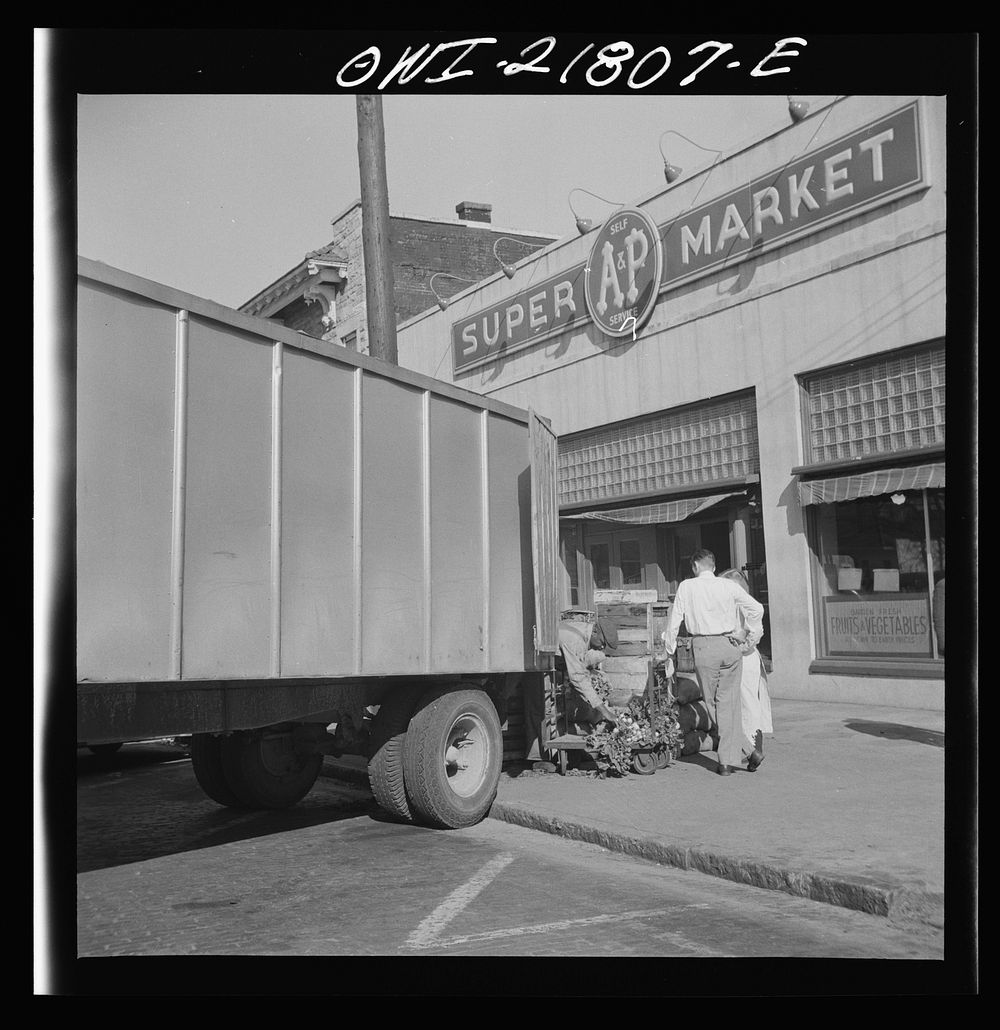Montgomery, Alabama. Produce truck making deliveries at a supermarket. Sourced from the Library of Congress.