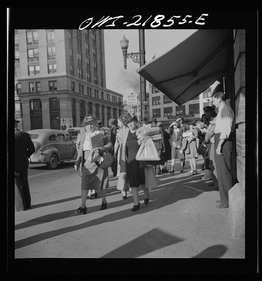 Montgomery, Alabama. Women shoppers. Sourced from the Library of Congress.