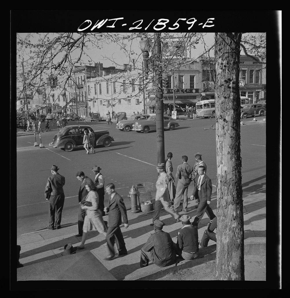 Montgomery, Alabama. In front of City Hall. Sourced from the Library of Congress.
