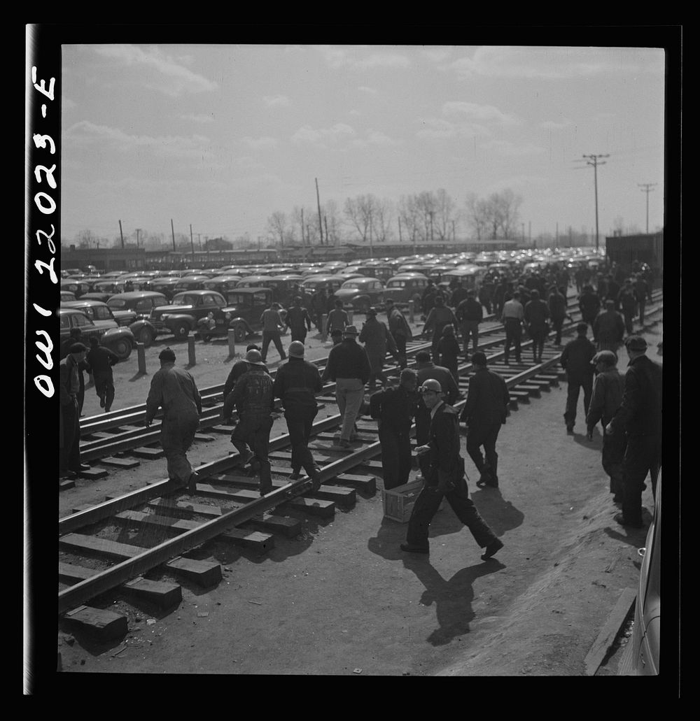 [Untitled photo, possibly related to: Baltimore, Maryland. Workmen of the second shift of the Bethlehem Fairfield shipyard…