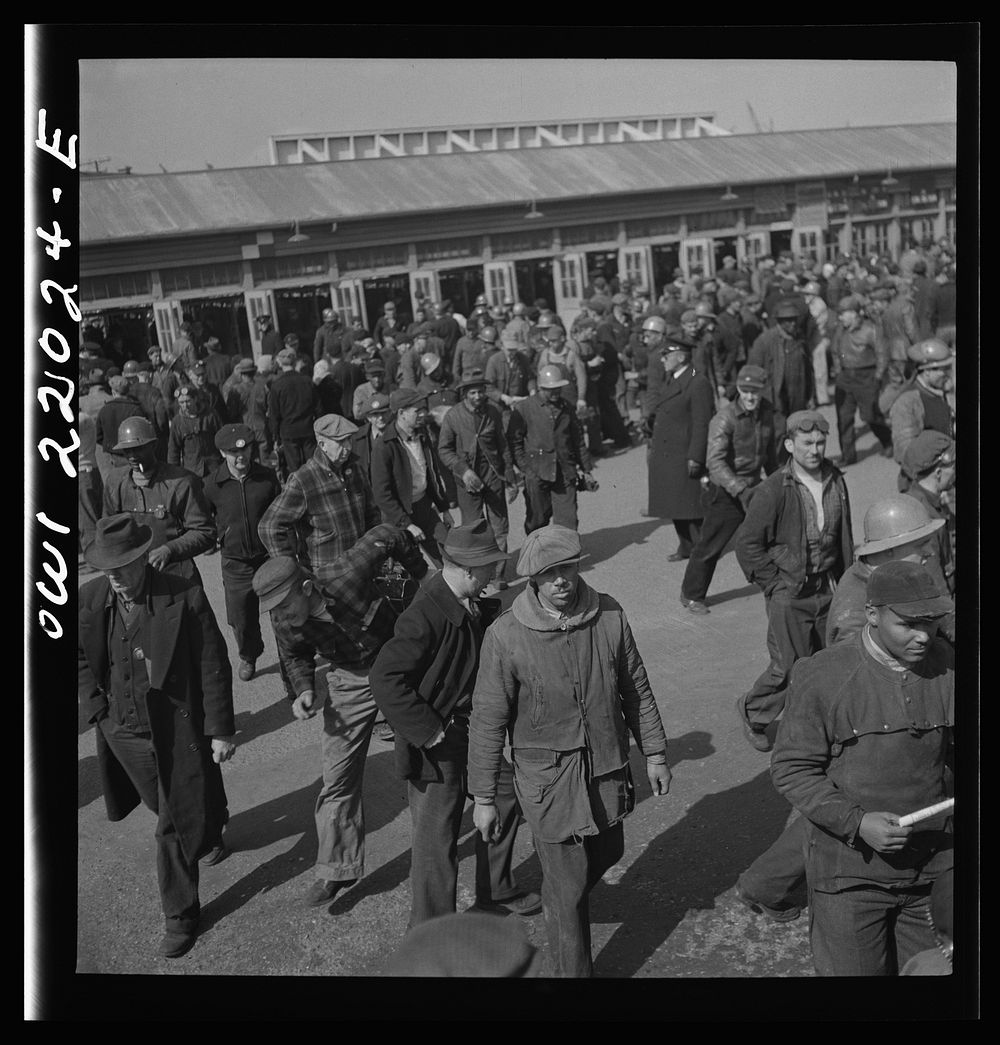 [Untitled photo, possibly related to: Baltimore, Maryland. Workmen of the second shift of the Bethlehem Fairfield shipyard…
