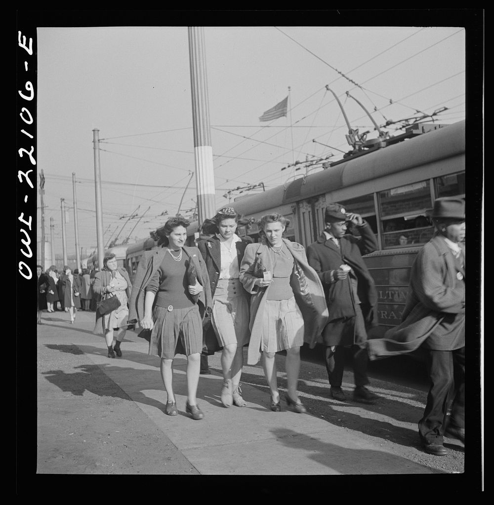 Baltimore, Maryland. Rushing to catch a trackless trolley home from work at four p.m.. Sourced from the Library of Congress.