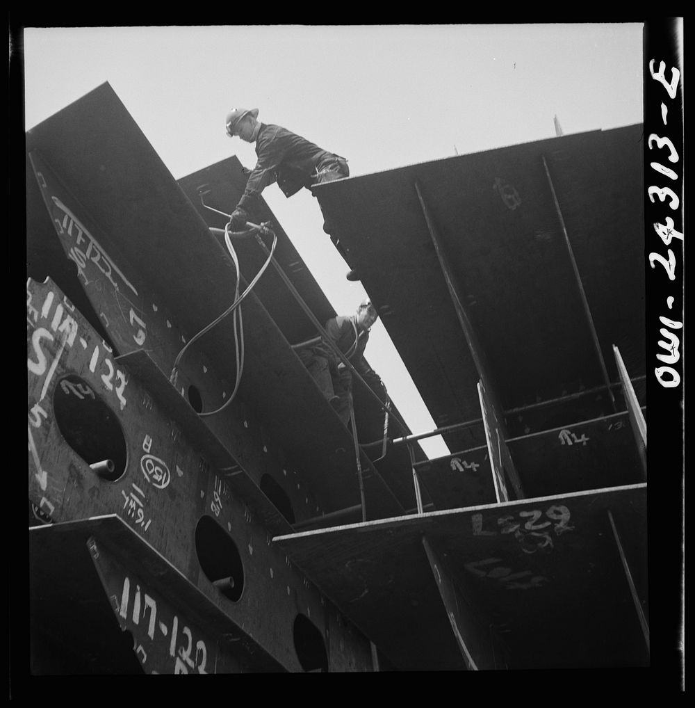 Bethlehem-Fairfield shipyards, Baltimore, Maryland. Working on innerbottom units. Sourced from the Library of Congress.