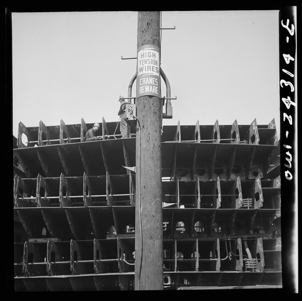 Bethlehem-Fairfield shipyards, Baltimore, Maryland. Working on innerbottom units. Sourced from the Library of Congress.