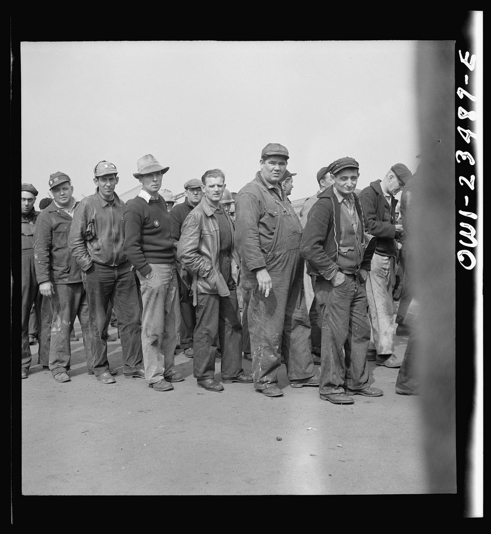 Bethlehem-Fairfield shipyards, Baltimore, Maryland. Lining up before a time clock. Sourced from the Library of Congress.