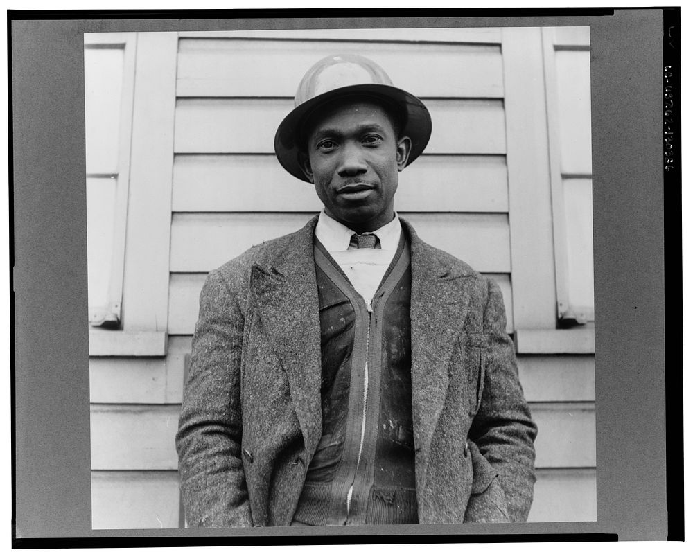 Bethlehem-Fairfield shipyards, Baltimore, Maryland. A  shipyard worker. Sourced from the Library of Congress.