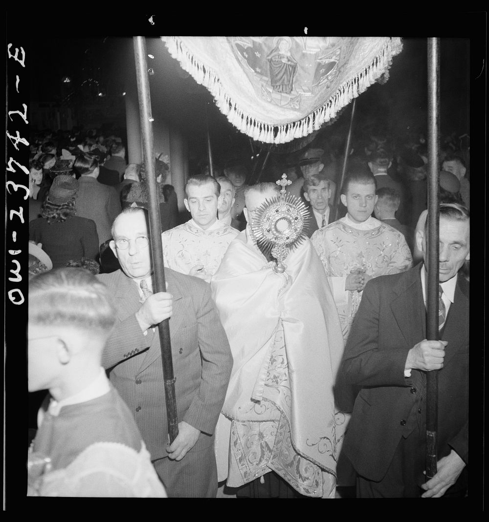 Buffalo, New York. Procession of the Blessed Sacrament during Easter high mass at the Corpus Christi church in the Polish…
