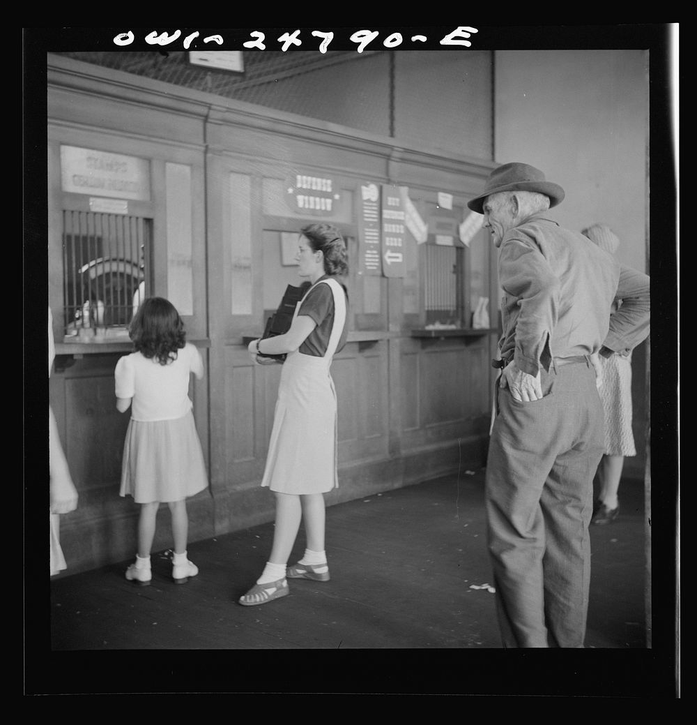 [Untitled photo, possibly related to: San Augustine, Texas. Post office]. Sourced from the Library of Congress.