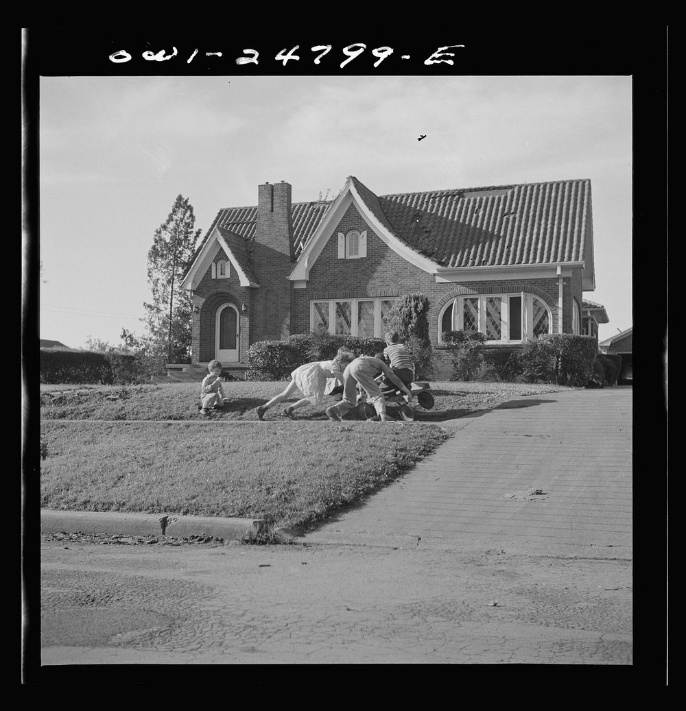 San Augustine, Texas. Children playing in the residential section. Sourced from the Library of Congress.