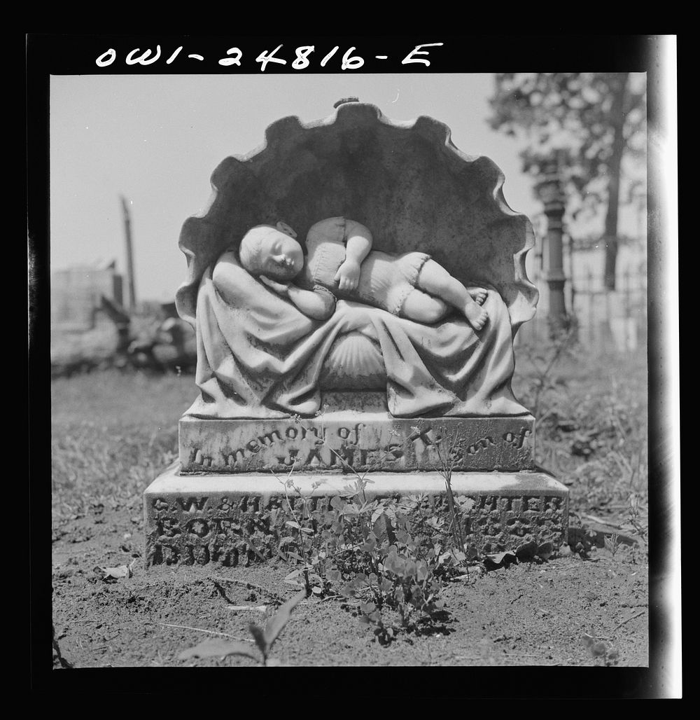 San Augustine, Texas. Child's gravestone. Sourced from the Library of Congress.