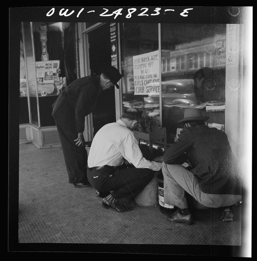 San Augustine, Texas. Looking over seed in front of the drugstore. Sourced from the Library of Congress.