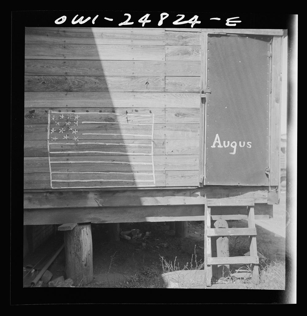 San Augustine, Texas. Chalk drawing on a shack in an alley. Sourced from the Library of Congress.