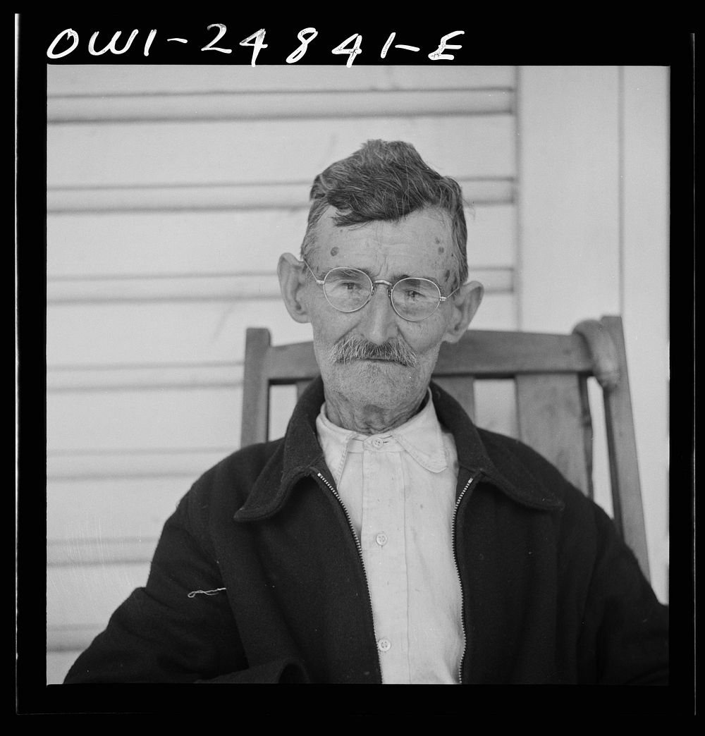 San Augustine, Texas. Old resident. Sourced from the Library of Congress.