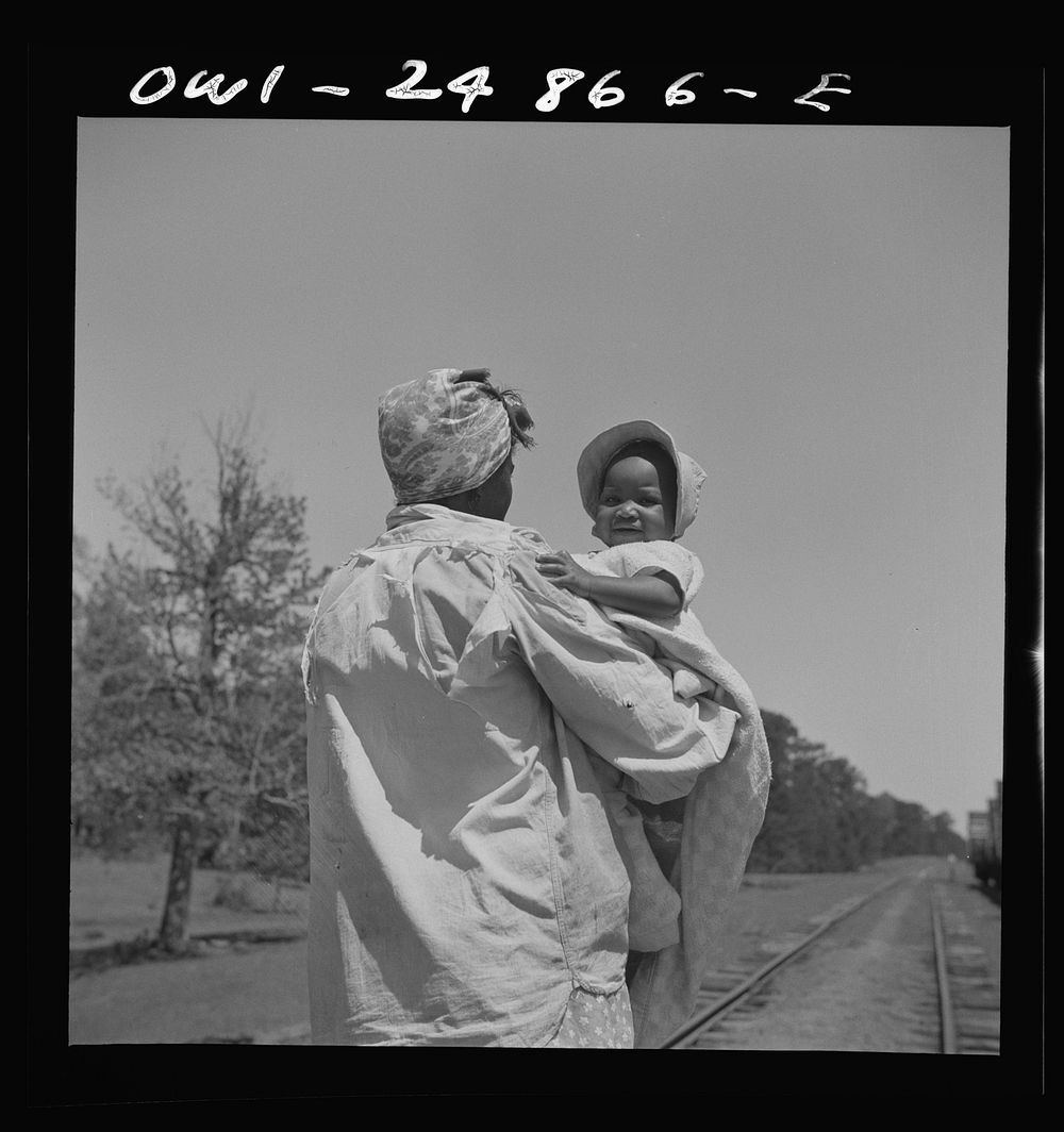 Nacogdoches County, Texas. Mother and child. Sourced from the Library of Congress.