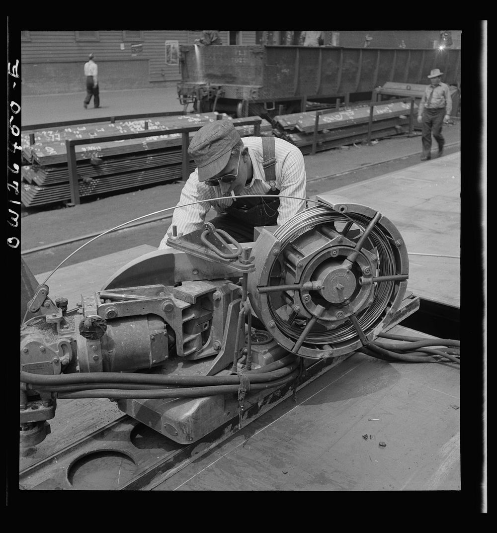 Bethlehem-Fairfield shipyards, Baltimore, Maryland. A union welding machine. Sourced from the Library of Congress.