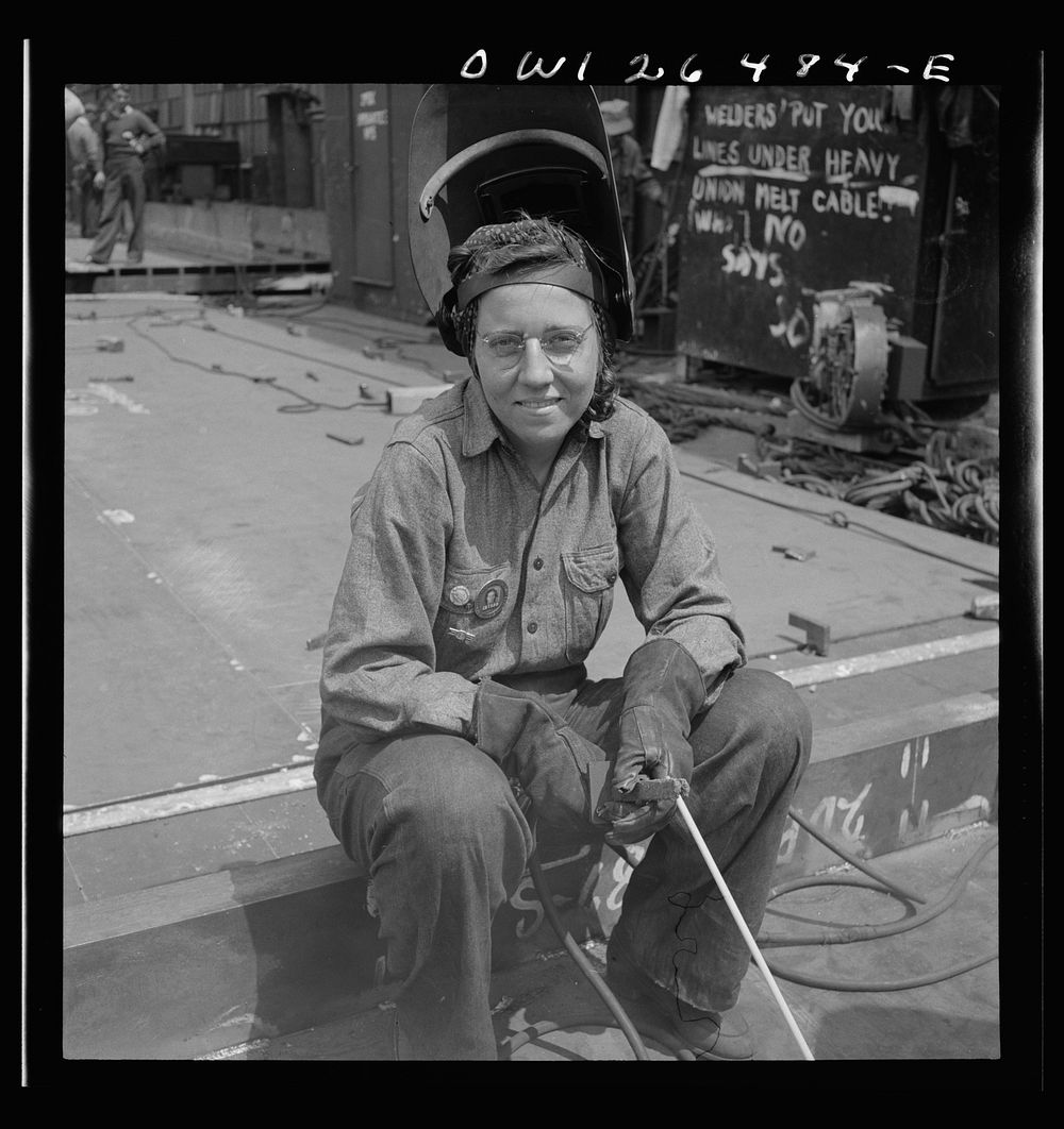 Bethlehem-Fairfield shipyards, Baltimore, Maryland. A girl arc welder. Sourced from the Library of Congress.
