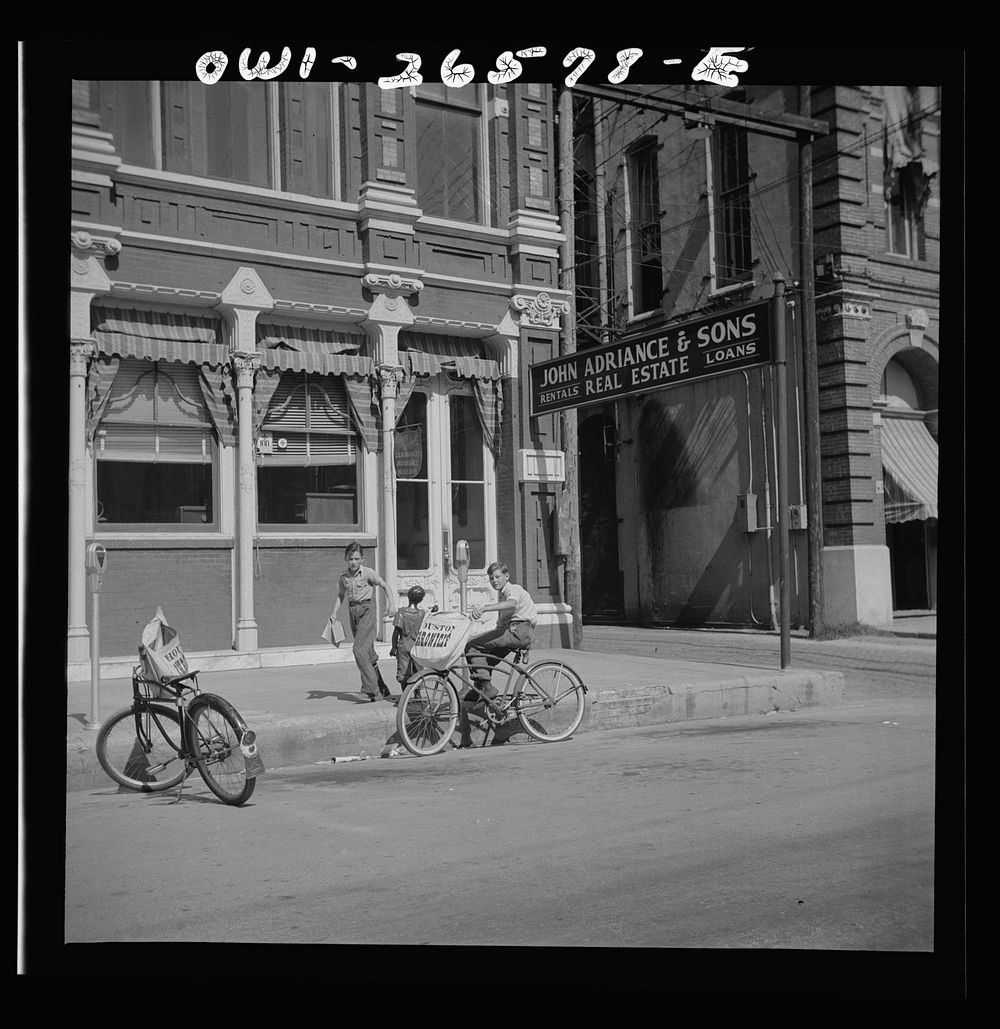 Galveston, Texas. Newspaper delivery boys. Sourced from the Library of Congress.